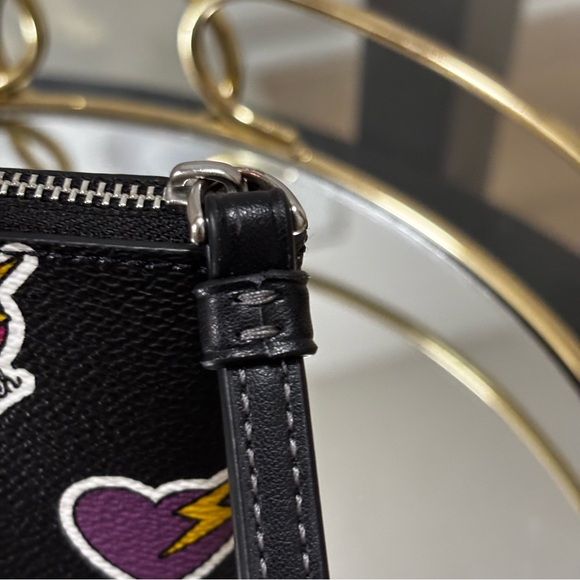 Coach Women’s Small Corner Zip Wristlet Heart Bolt Print Black Multi - Picture 5 of 11